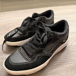 Vans Men's Black and White Sneakers